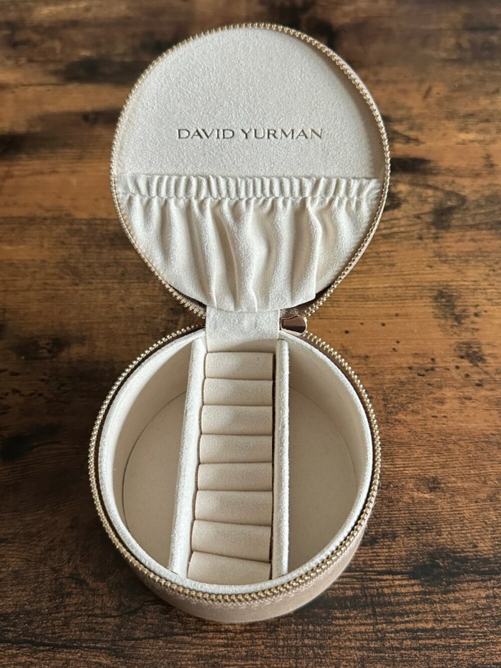 NEW David Yurman Tan Leather Round Jewelry Organizer RARE - Picture 3 of 4